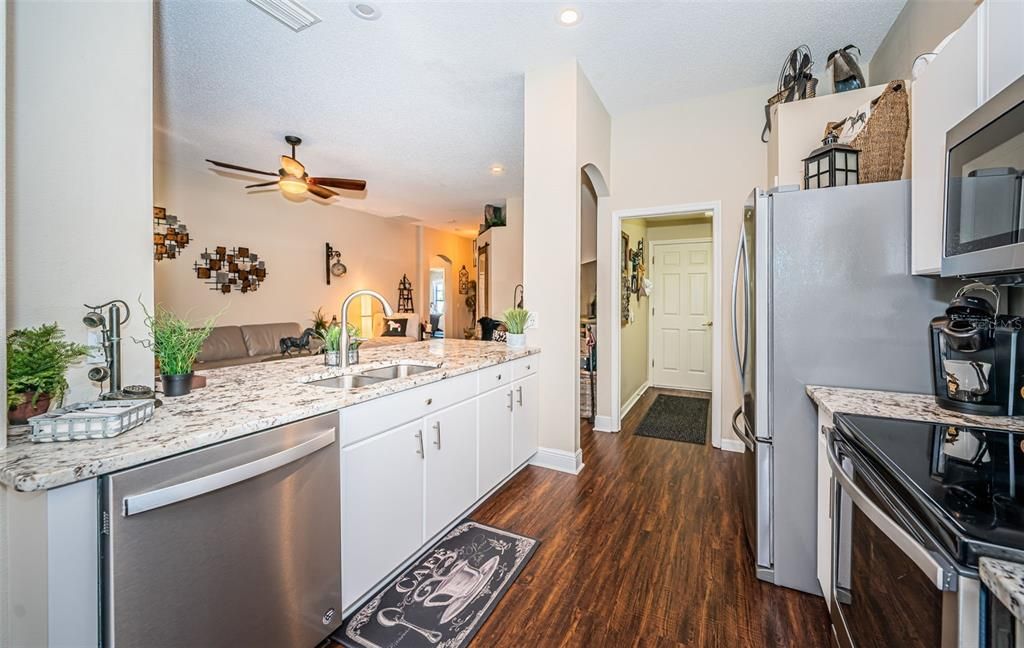 Active With Contract: $347,500 (2 beds, 2 baths, 1373 Square Feet)