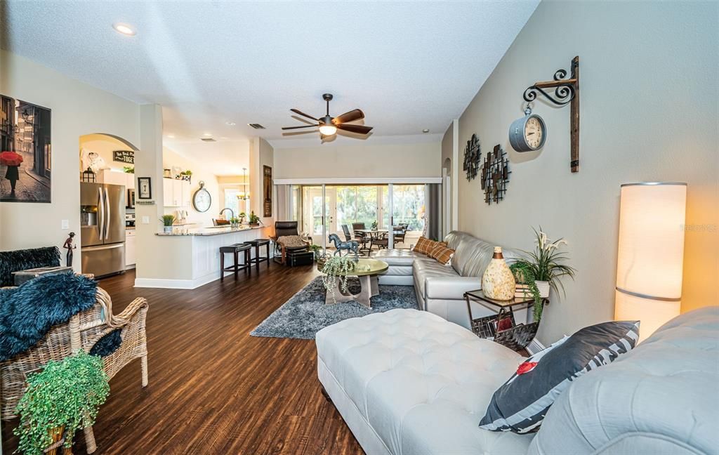 Active With Contract: $347,500 (2 beds, 2 baths, 1373 Square Feet)