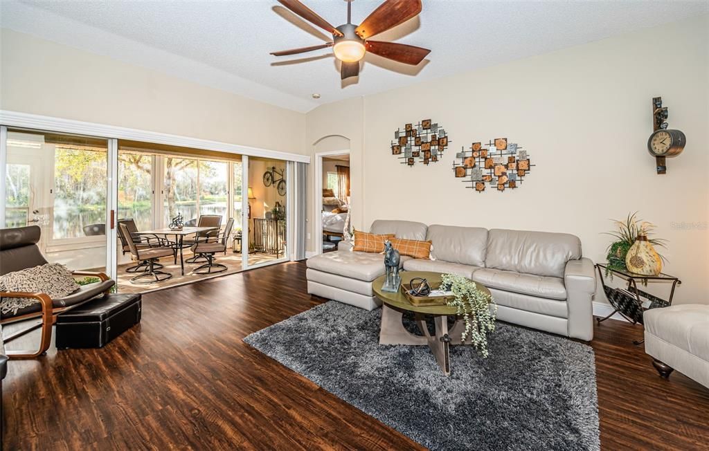 Active With Contract: $347,500 (2 beds, 2 baths, 1373 Square Feet)