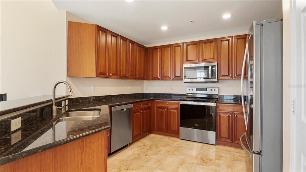 For Sale: $289,900 (2 beds, 2 baths, 1313 Square Feet)