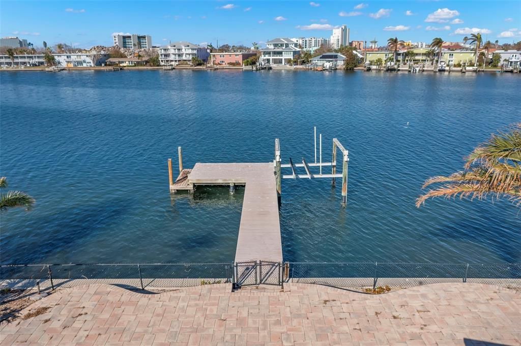 For Sale: $1,200,000 (3 beds, 2 baths, 2526 Square Feet)