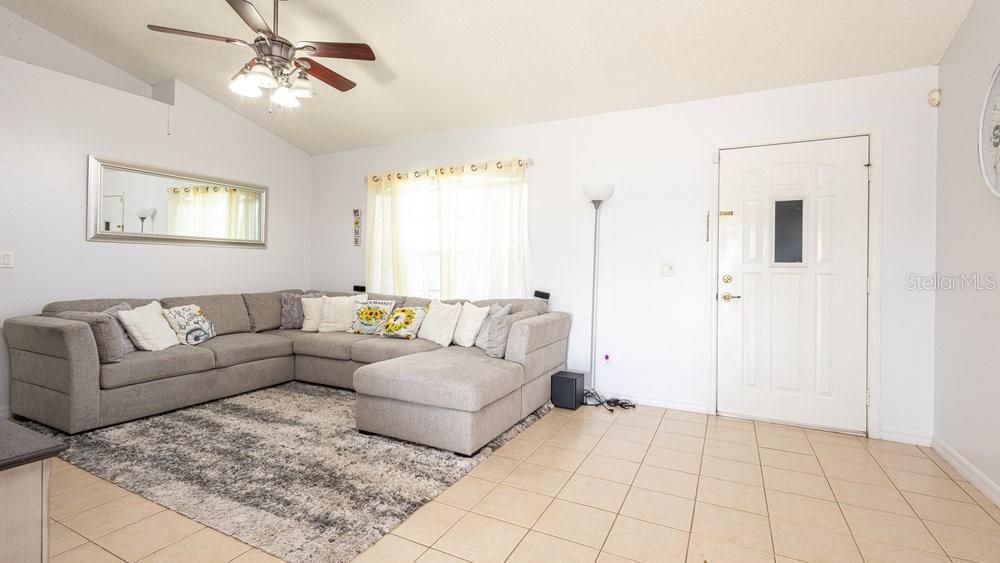 For Sale: $349,900 (3 beds, 2 baths, 1422 Square Feet)