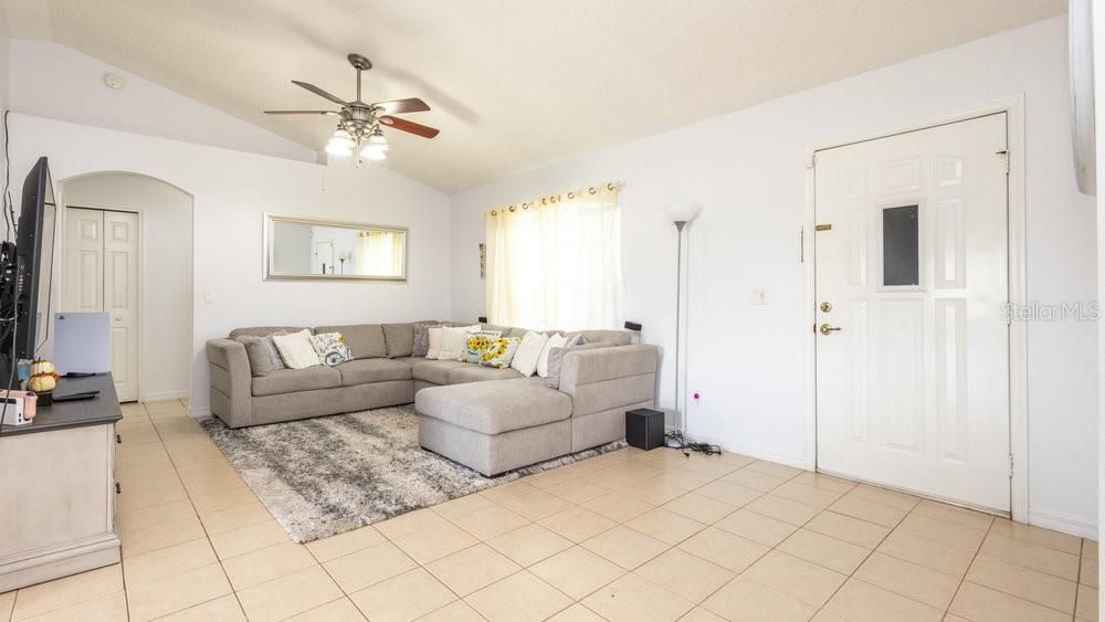 For Sale: $349,900 (3 beds, 2 baths, 1422 Square Feet)