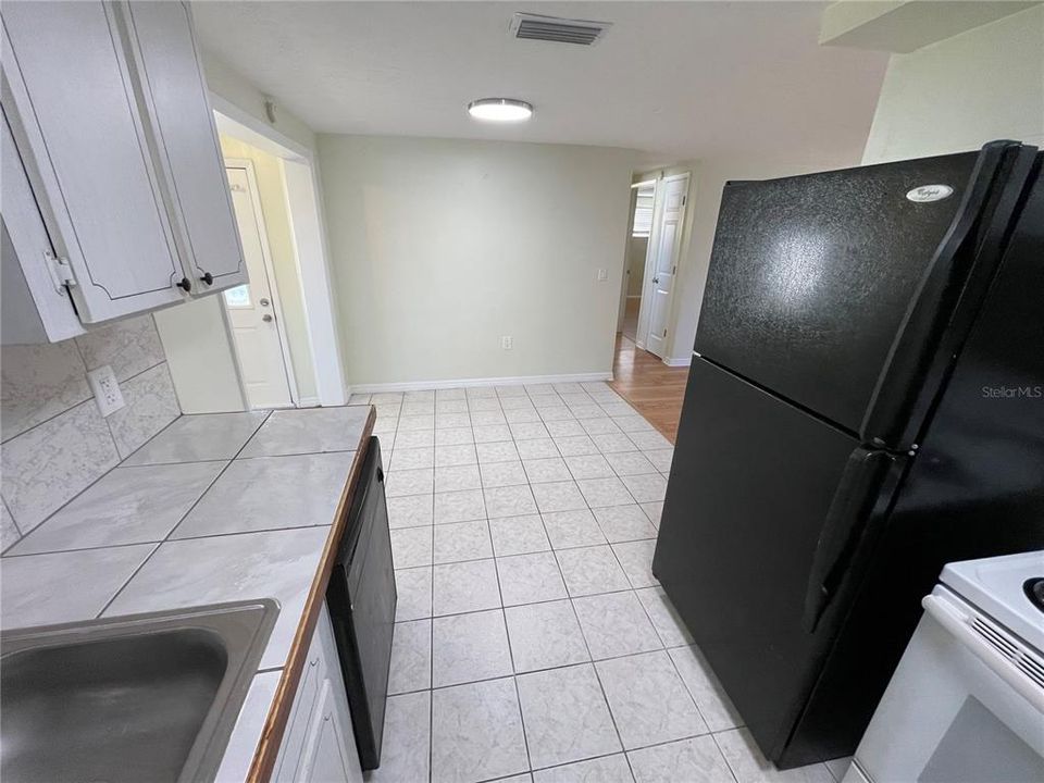 For Sale: $250,000 (3 beds, 2 baths, 1128 Square Feet)