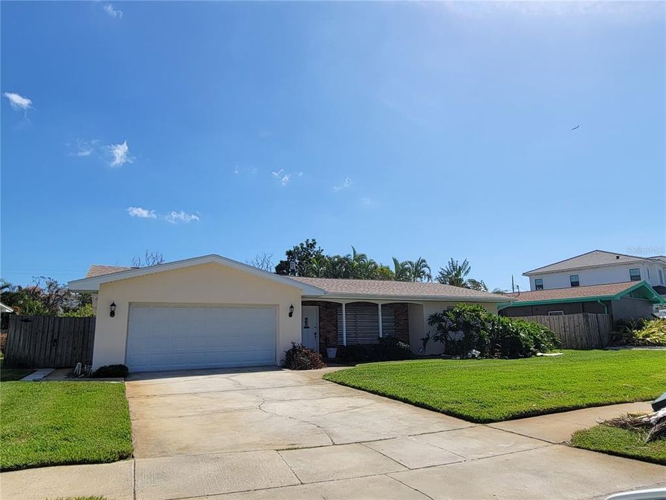 For Sale: $800,000 (3 beds, 2 baths, 1732 Square Feet)