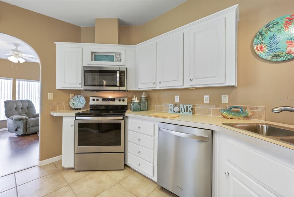 For Sale: $247,000 (2 beds, 2 baths, 1404 Square Feet)