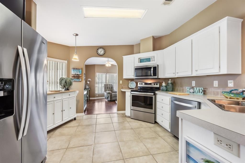 For Sale: $247,000 (2 beds, 2 baths, 1404 Square Feet)