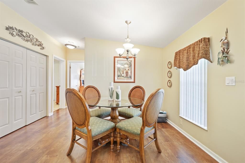 For Sale: $247,000 (2 beds, 2 baths, 1404 Square Feet)