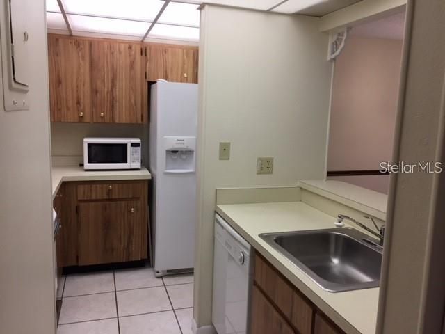 For Rent: $1,400 (2 beds, 2 baths, 897 Square Feet)