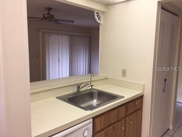 For Rent: $1,400 (2 beds, 2 baths, 897 Square Feet)