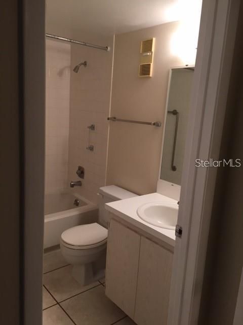 For Rent: $1,400 (2 beds, 2 baths, 897 Square Feet)