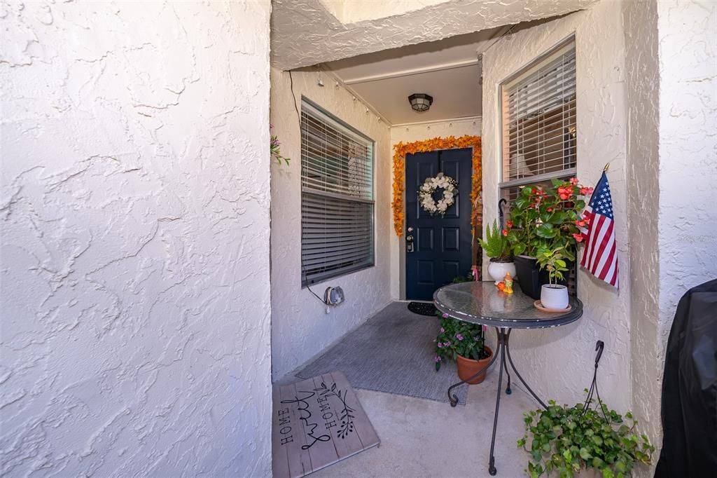 For Sale: $279,900 (2 beds, 2 baths, 982 Square Feet)