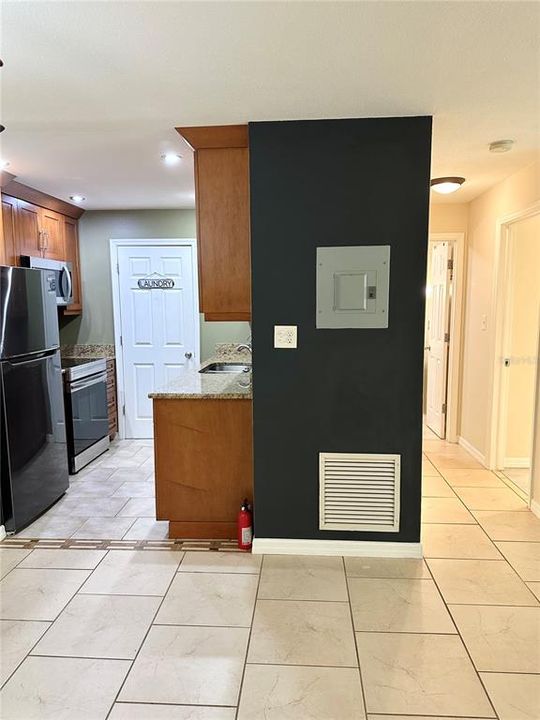 For Sale: $169,990 (1 beds, 1 baths, 750 Square Feet)