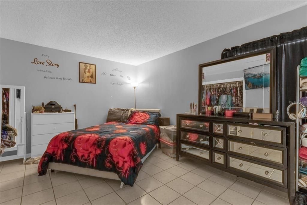 En Venta: $349,999 (3 camas, 2 baños, 1327 Pies cuadrados)