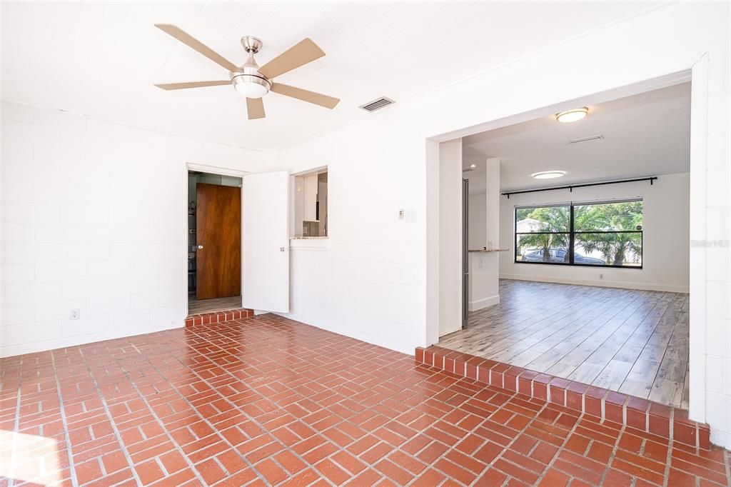 For Sale: $397,500 (3 beds, 2 baths, 1322 Square Feet)