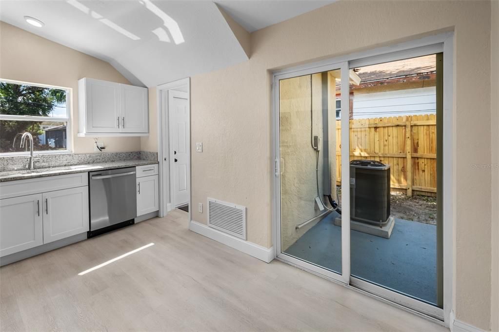 For Sale: $232,628 (2 beds, 1 baths, 748 Square Feet)