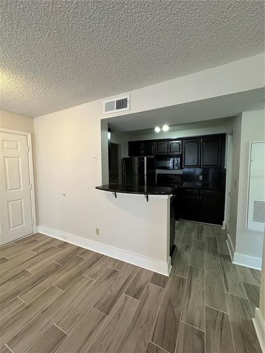 For Sale: $162,500 (1 beds, 1 baths, 627 Square Feet)