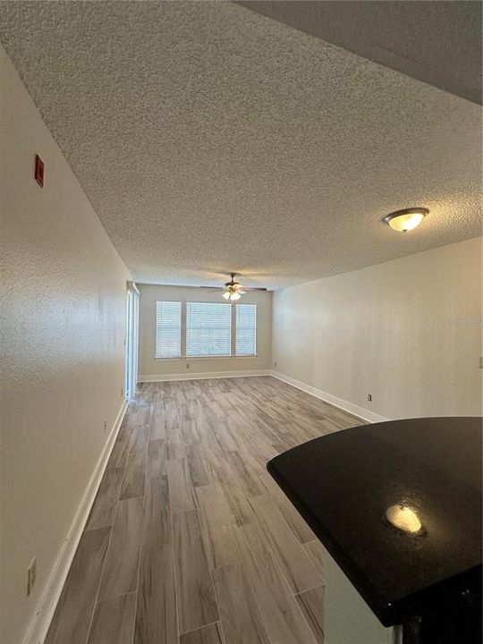 For Sale: $162,500 (1 beds, 1 baths, 627 Square Feet)