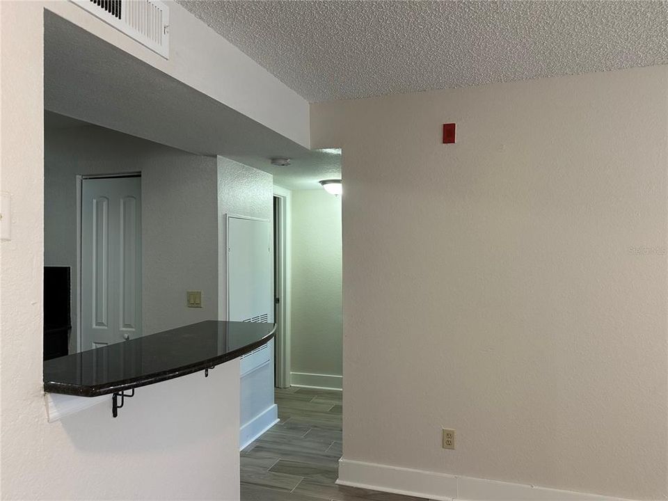 For Sale: $162,500 (1 beds, 1 baths, 627 Square Feet)