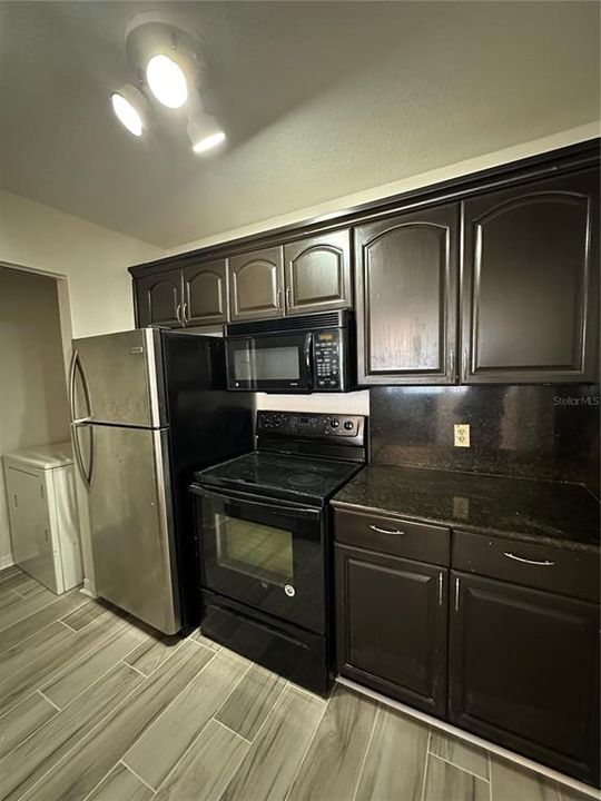 For Sale: $162,500 (1 beds, 1 baths, 627 Square Feet)