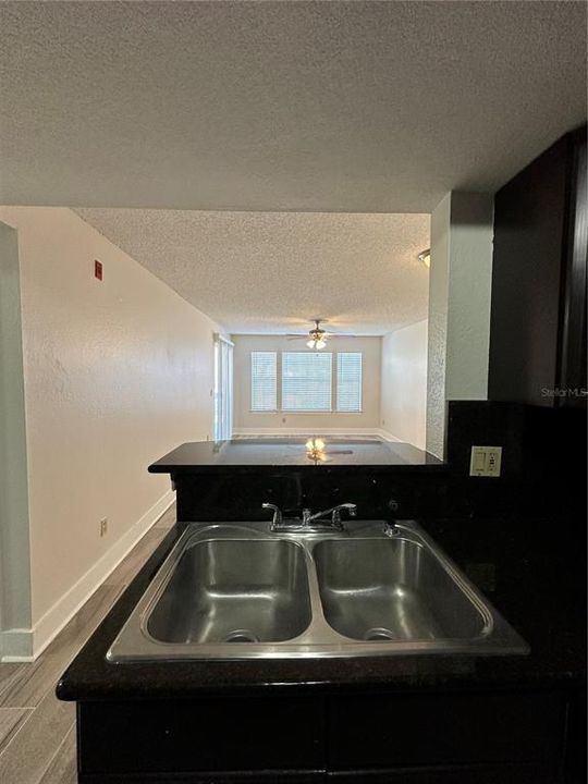 For Sale: $162,500 (1 beds, 1 baths, 627 Square Feet)