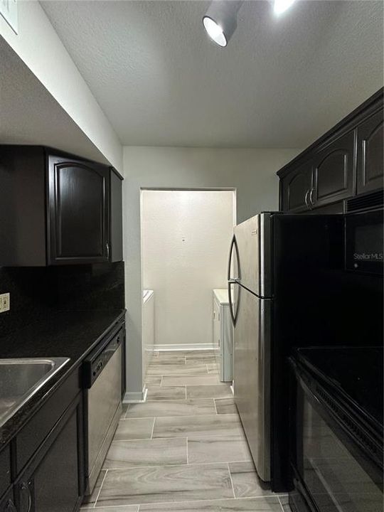 For Sale: $162,500 (1 beds, 1 baths, 627 Square Feet)