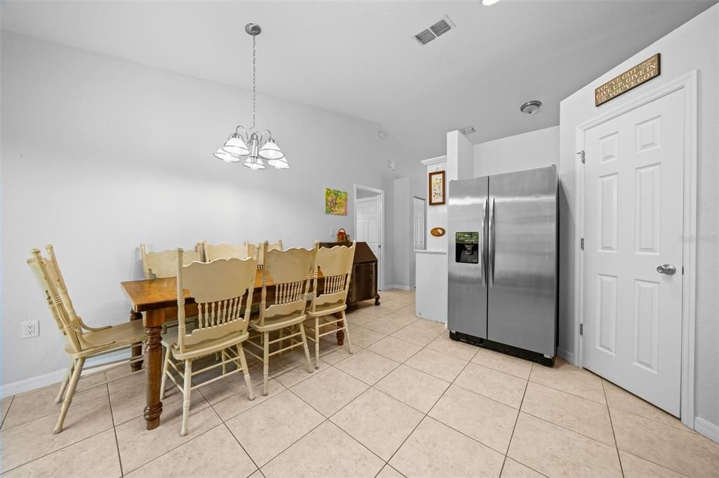 For Sale: $269,900 (3 beds, 2 baths, 1431 Square Feet)