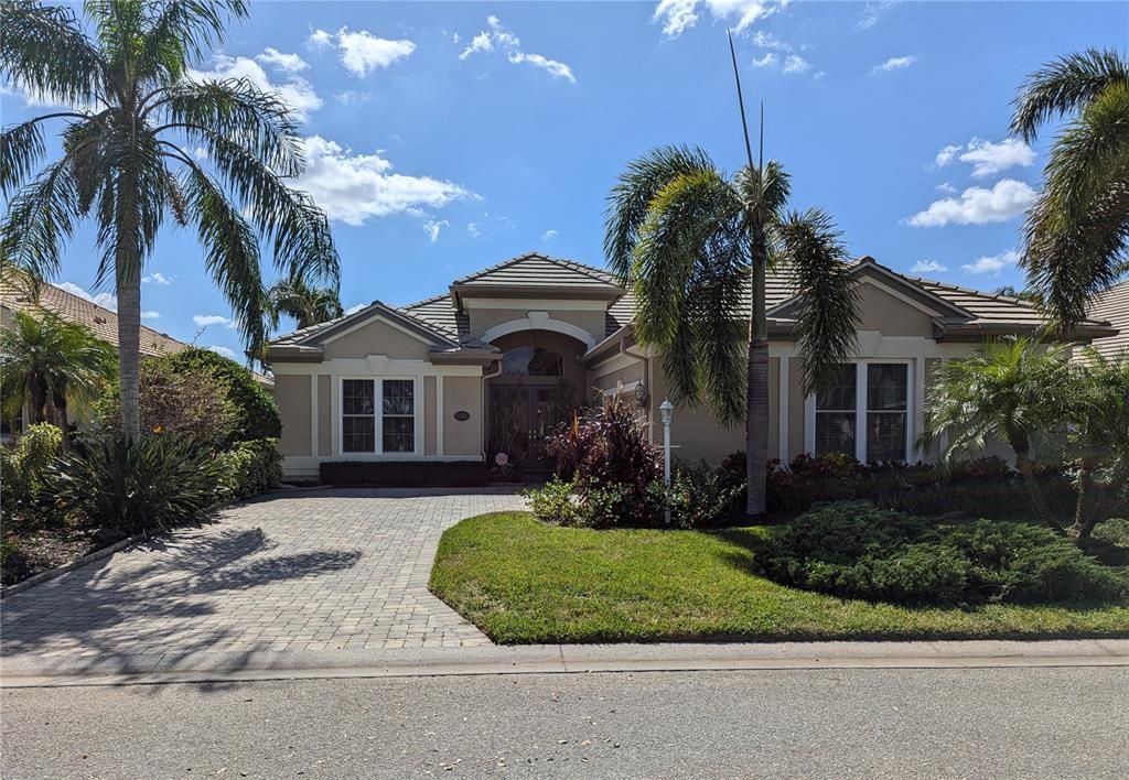 For Sale: $795,000 (3 beds, 2 baths, 2543 Square Feet)