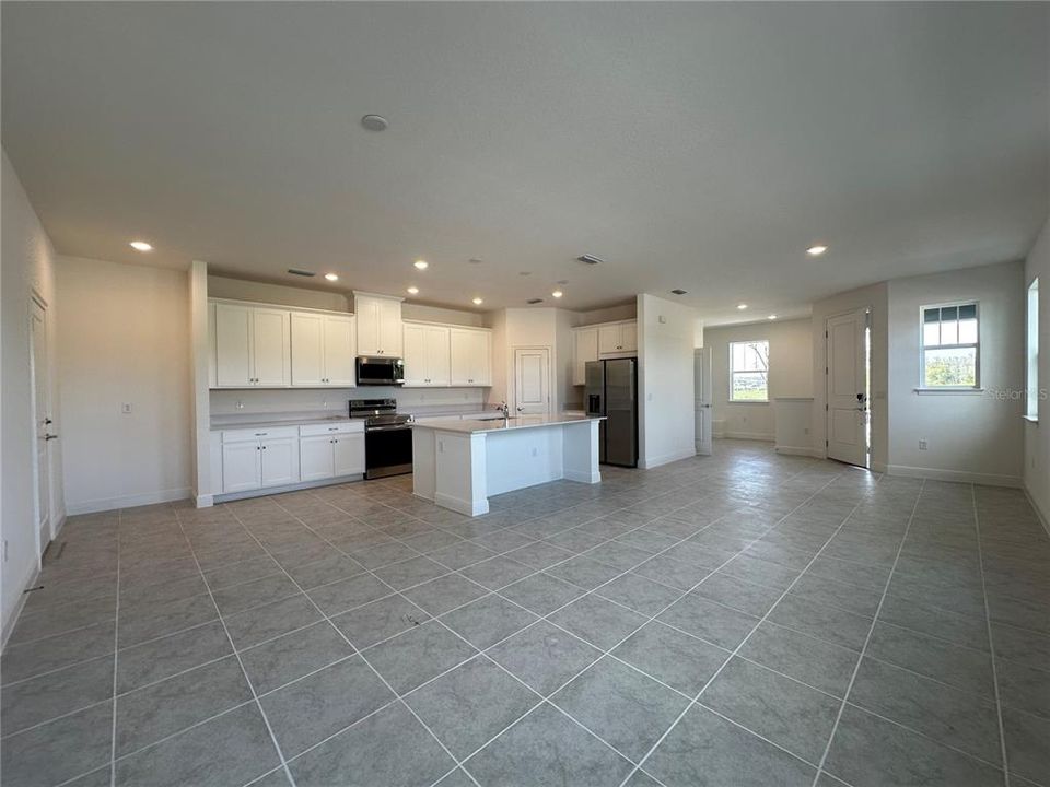 For Sale: $390,000 (4 beds, 2 baths, 2170 Square Feet)