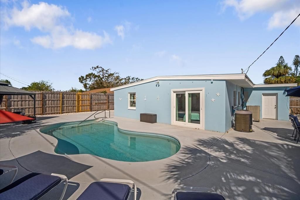 For Sale: $400,000 (3 beds, 2 baths, 1482 Square Feet)