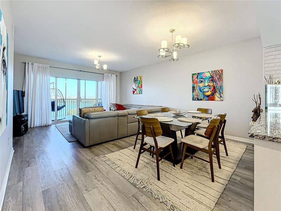 For Sale: $383,000 (2 beds, 2 baths, 1195 Square Feet)