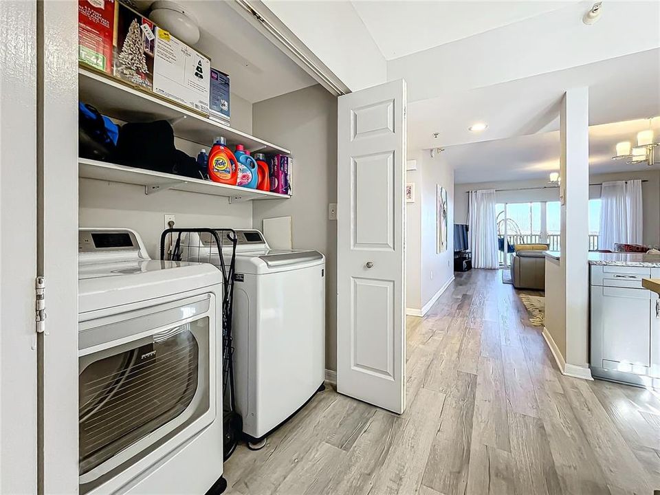 For Sale: $383,000 (2 beds, 2 baths, 1195 Square Feet)