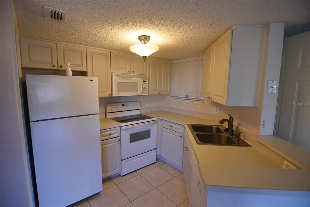 For Rent: $1,150 (1 beds, 1 baths, 660 Square Feet)