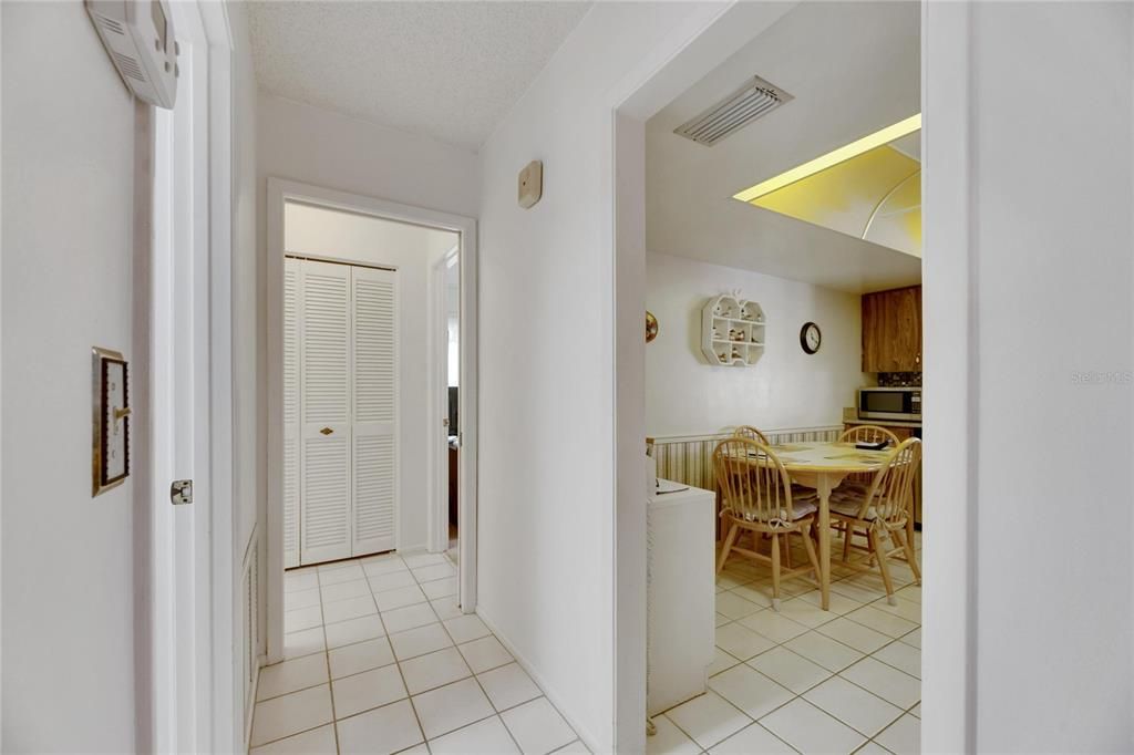 For Sale: $419,900 (2 beds, 2 baths, 1466 Square Feet)