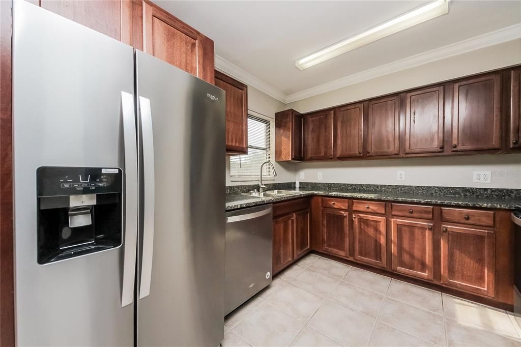 For Rent: $2,235 (4 beds, 2 baths, 1427 Square Feet)