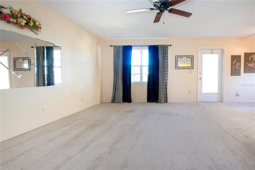 For Sale: $133,500 (2 beds, 2 baths, 960 Square Feet)