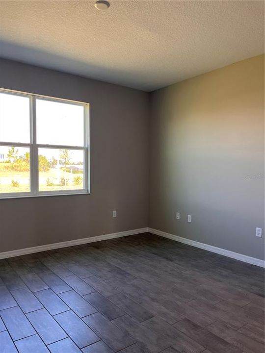 Active With Contract: $2,400 (2 beds, 2 baths, 1469 Square Feet)