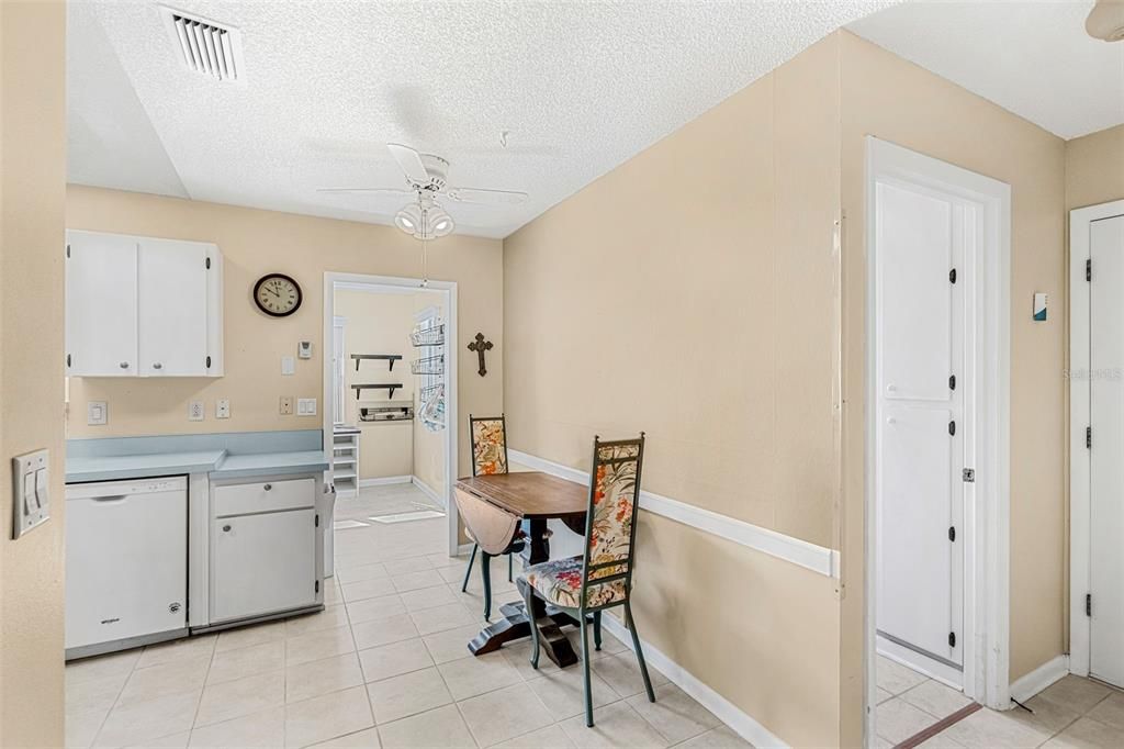 Kitchen eating area