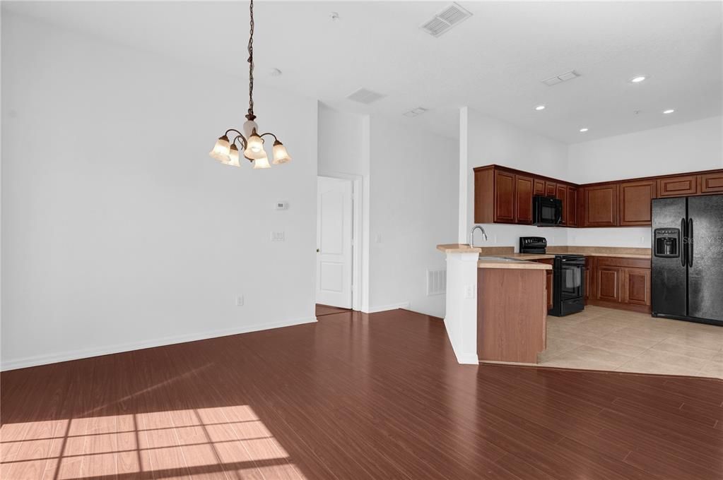 For Sale: $249,500 (2 beds, 2 baths, 1141 Square Feet)