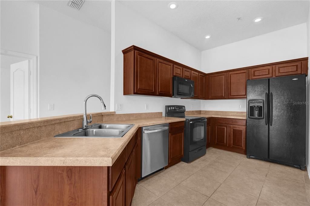 For Sale: $249,500 (2 beds, 2 baths, 1141 Square Feet)