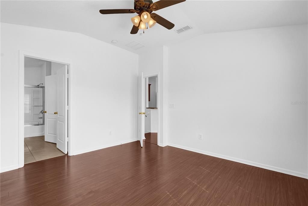 For Sale: $249,500 (2 beds, 2 baths, 1141 Square Feet)