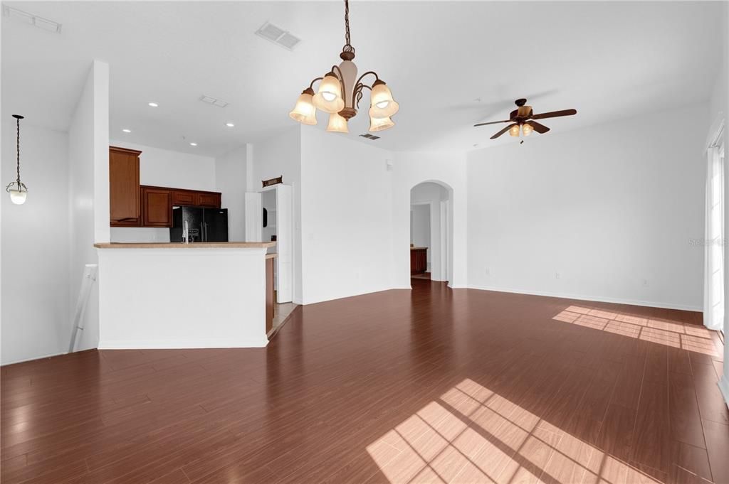 For Sale: $249,500 (2 beds, 2 baths, 1141 Square Feet)