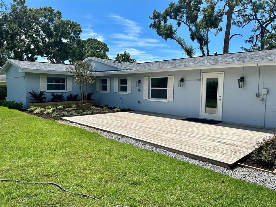 For Sale: $725,000 (3 beds, 2 baths, 1590 Square Feet)