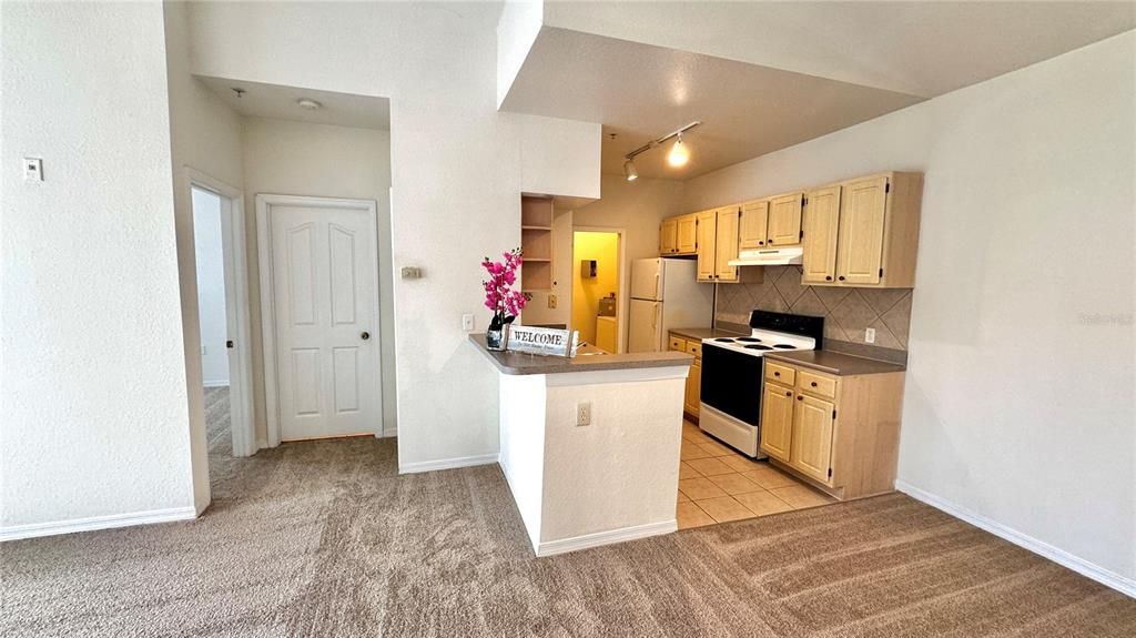 Active With Contract: $165,000 (1 beds, 1 baths, 672 Square Feet)