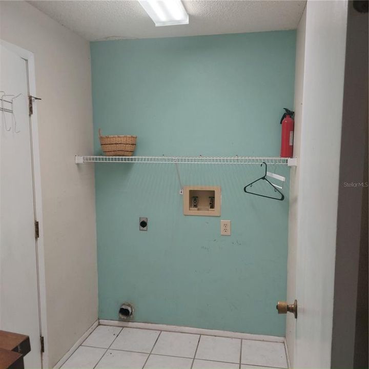 inside utility rm with washer/dryer hookups (electric)