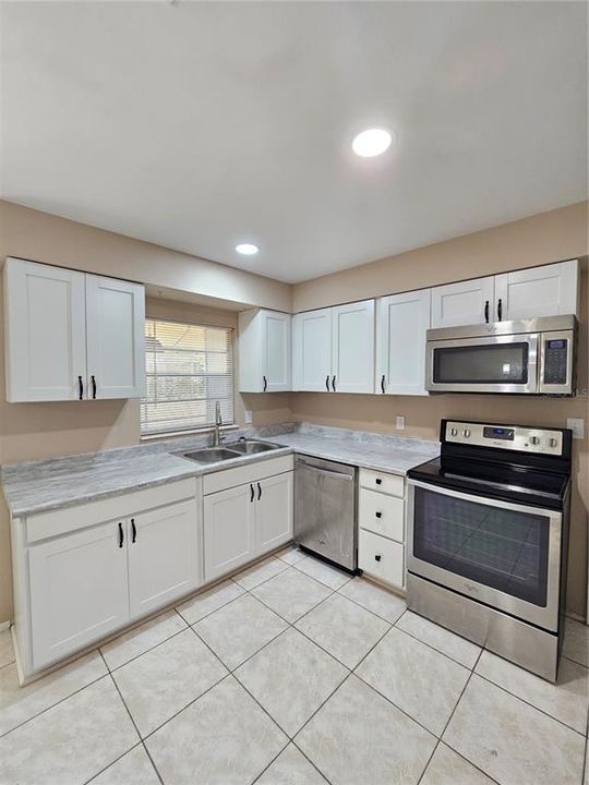 For Sale: $314,990 (3 beds, 2 baths, 1092 Square Feet)