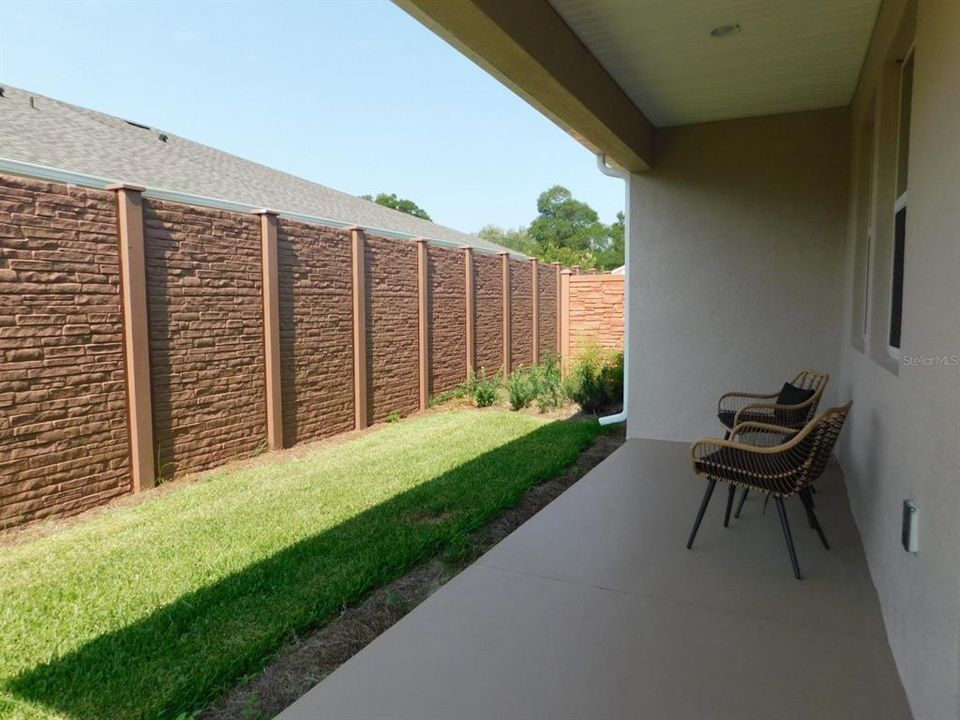 For Sale: $294,000 (2 beds, 2 baths, 1318 Square Feet)