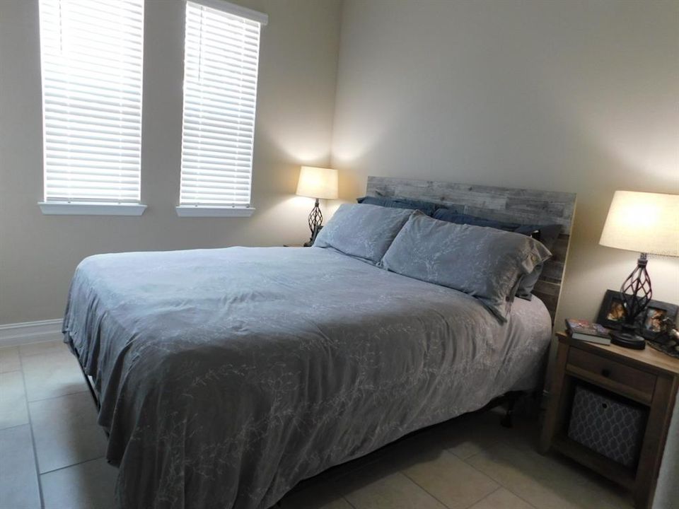 For Sale: $294,000 (2 beds, 2 baths, 1318 Square Feet)