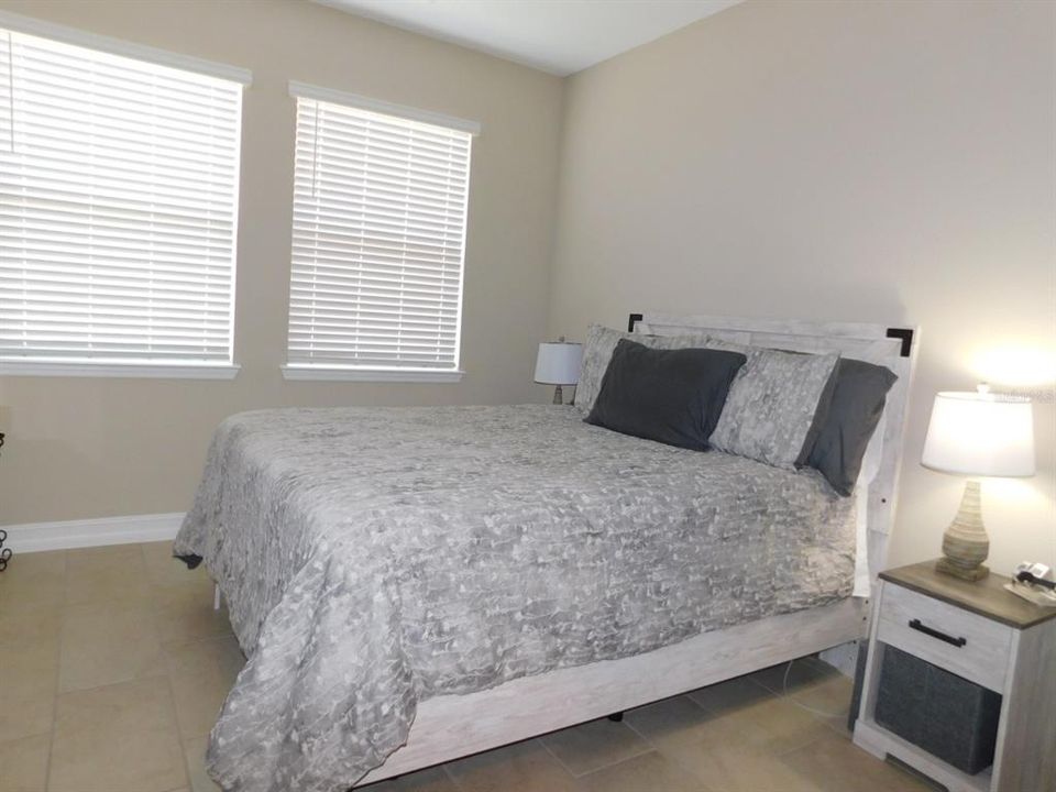 For Sale: $294,000 (2 beds, 2 baths, 1318 Square Feet)