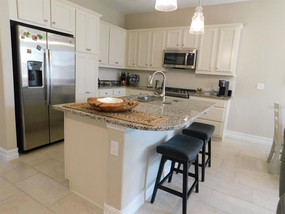 For Sale: $294,000 (2 beds, 2 baths, 1318 Square Feet)